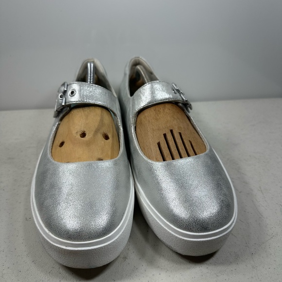 Dr. Scholl's Women's Madison Mary Jane Sneaker Silver 11 M - Picture 2 of 7